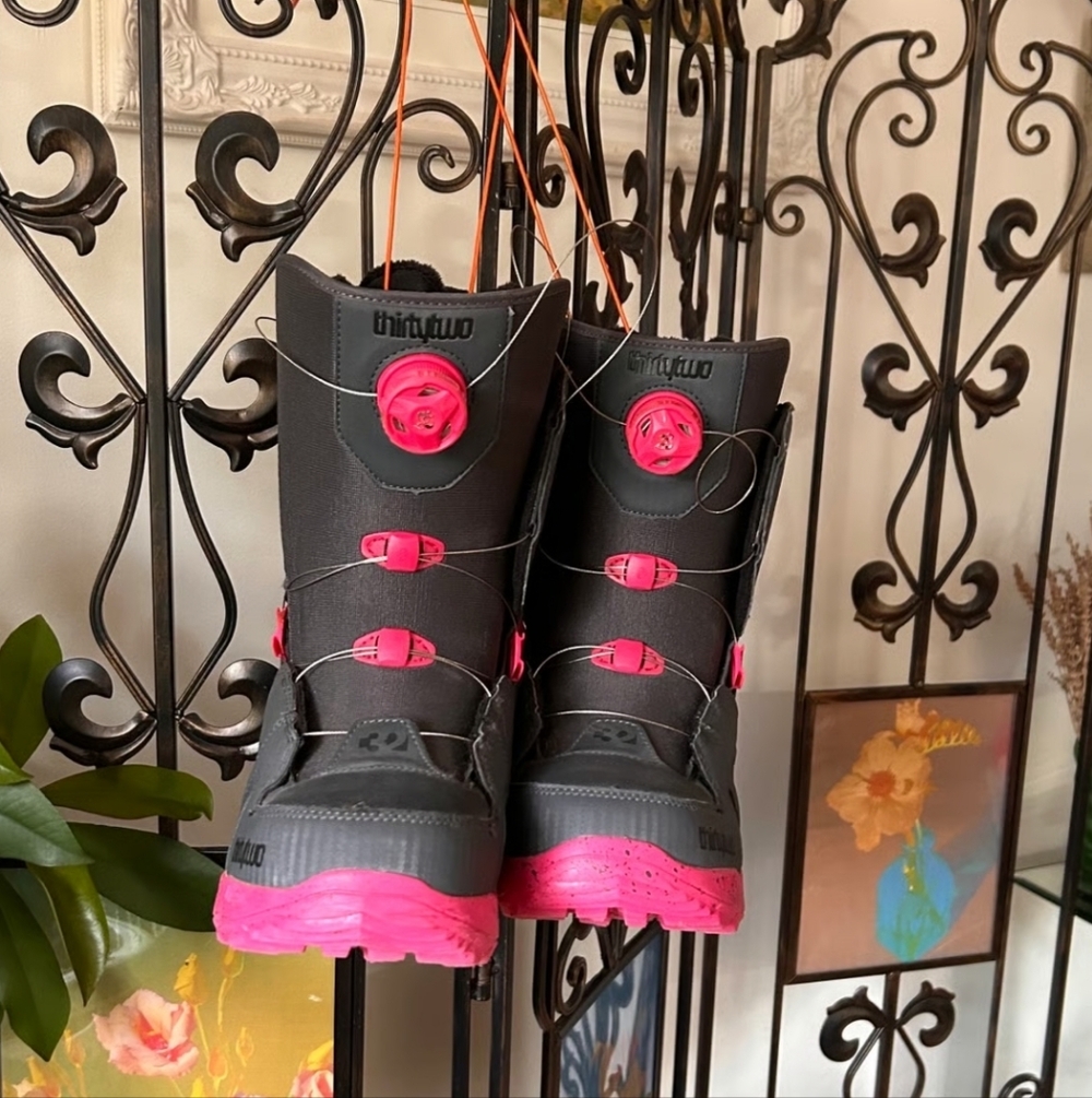 Thrirty Two Snow Boots - Black and Pink